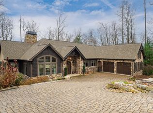 2 Cherokee Orchard Ct, Fairview, NC 28730