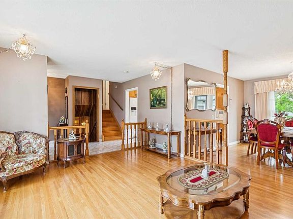 4th image of 5036 S Vallance Cres NW