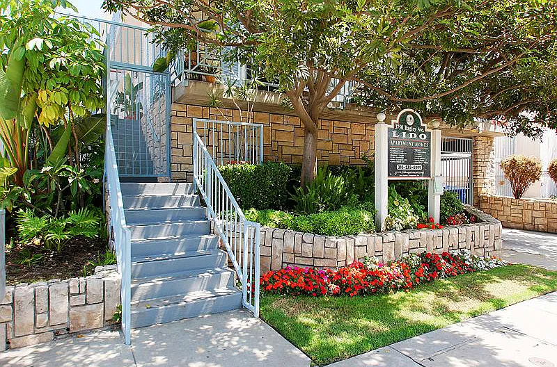 Lido Apartments - 3750 Bagley Ave — Photo 2
