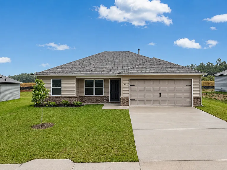817 Ashford Dr — Photo 2