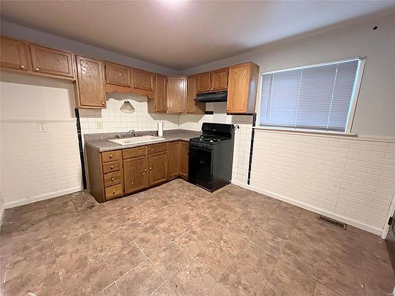 3rd image of 10328 Baron Dr