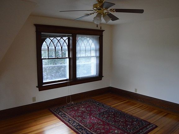 3rd image of 137 Lincoln St
