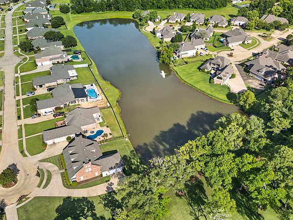 5th image of 2481 Churchill Dr