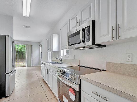 4th image of 905 Pipers Cay Drive