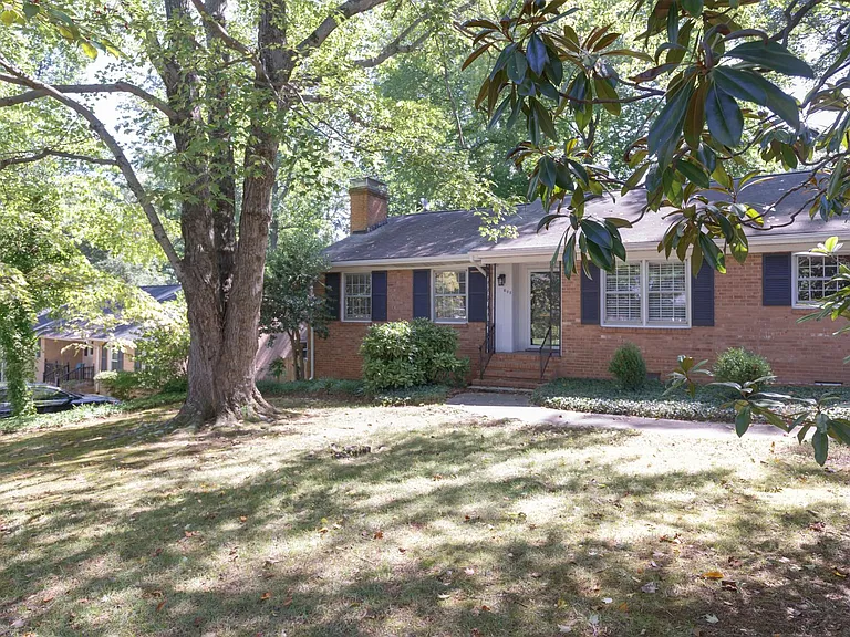608 Candlewood Dr — Photo 2