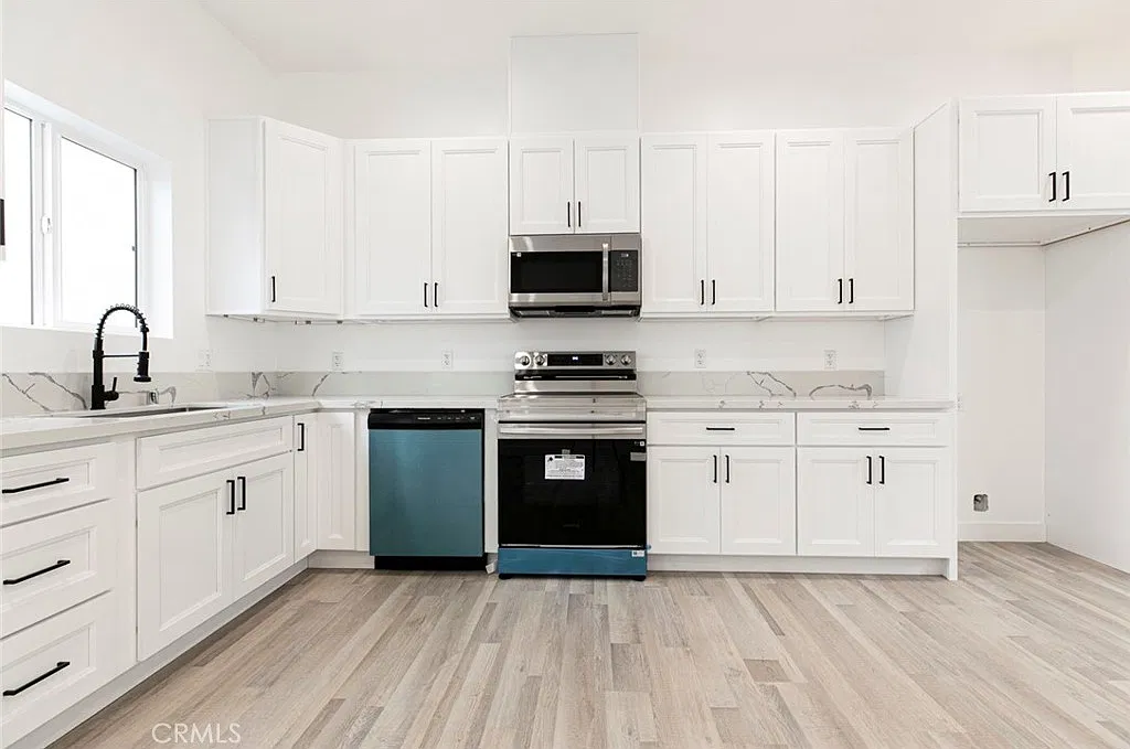 3 bed, 1000 sqft, $4,000 — Photo 4