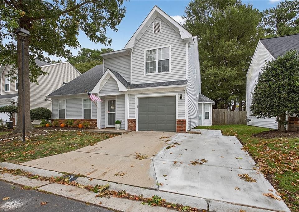 1st image of 17 Centre Port Cir