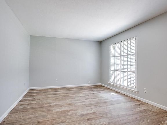 5th image of 5018 Les Chateaux Dr