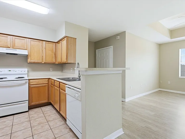 1015 Villagio Cir #202 — Photo 13
