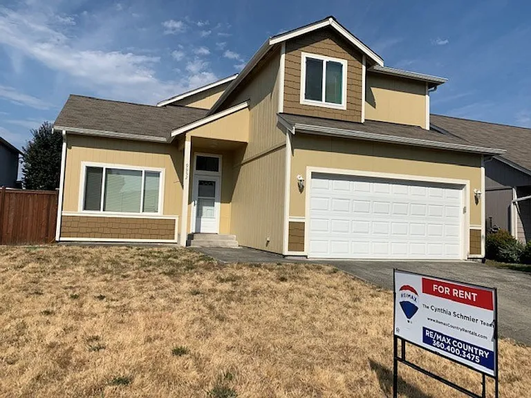 9952 Greenleaf Loop SE — Photo 1