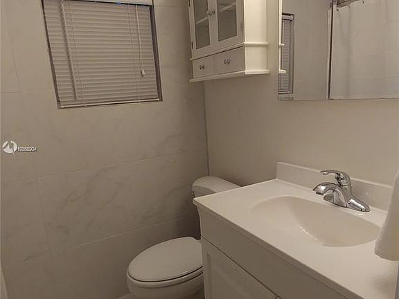5th image of 510 SW 5th St