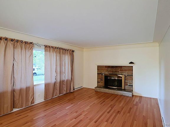 2nd image of 734 N Monroe St