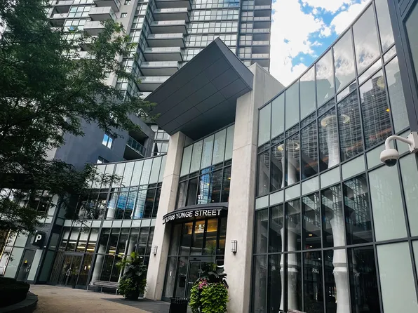 5168 Yonge St #1712, Toronto, ON M2N 0G1
