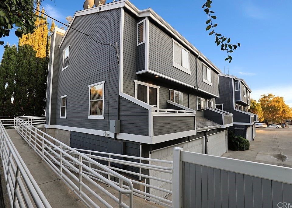 1st image of 1935 E Washington Blvd APT 2