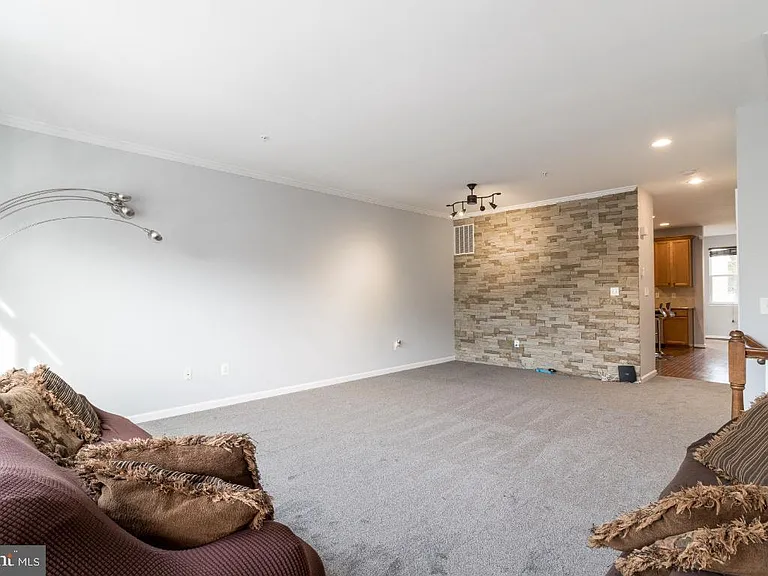 7177 Hummingbird Dr — Photo 4