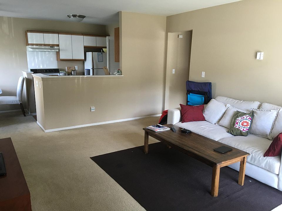 1st image of 5860 Plum Hollow Dr APT 5