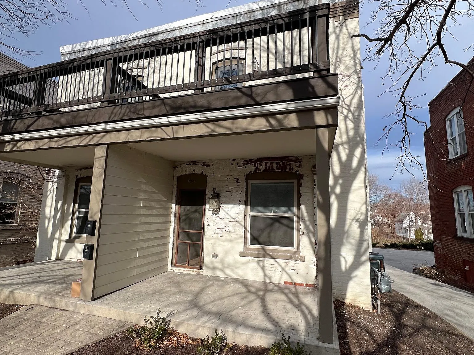 814 Des Moines St — Photo 2