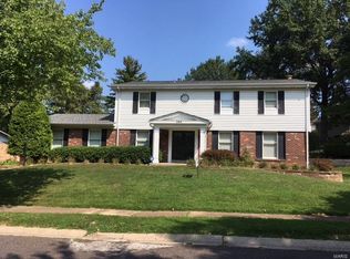 525 Hunters Ridge Dr, Saint Louis, MO 63135