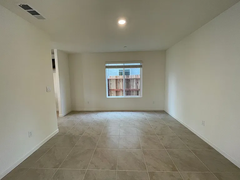 661 Suzanne Dr — Photo 8