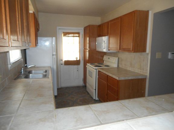 4th image of 613 Donaldson Ave #1