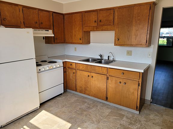 4th image of 3610 Diamond Dr #3