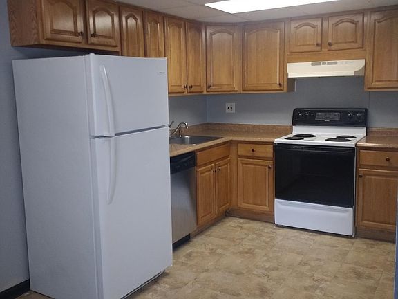 5th image of 631 Country Ln #A