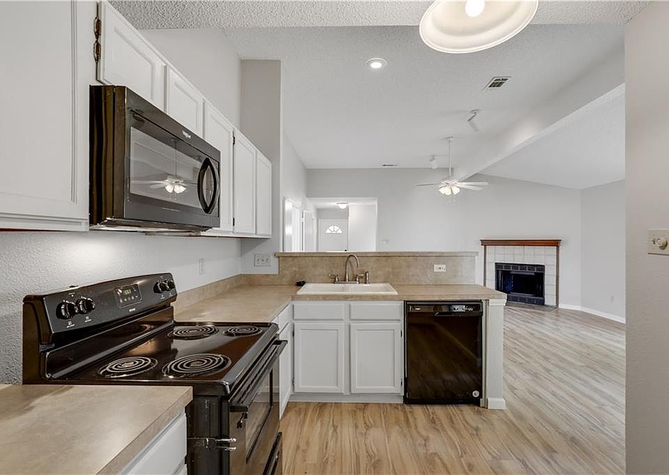 1st image of 401 Angelina Dr
