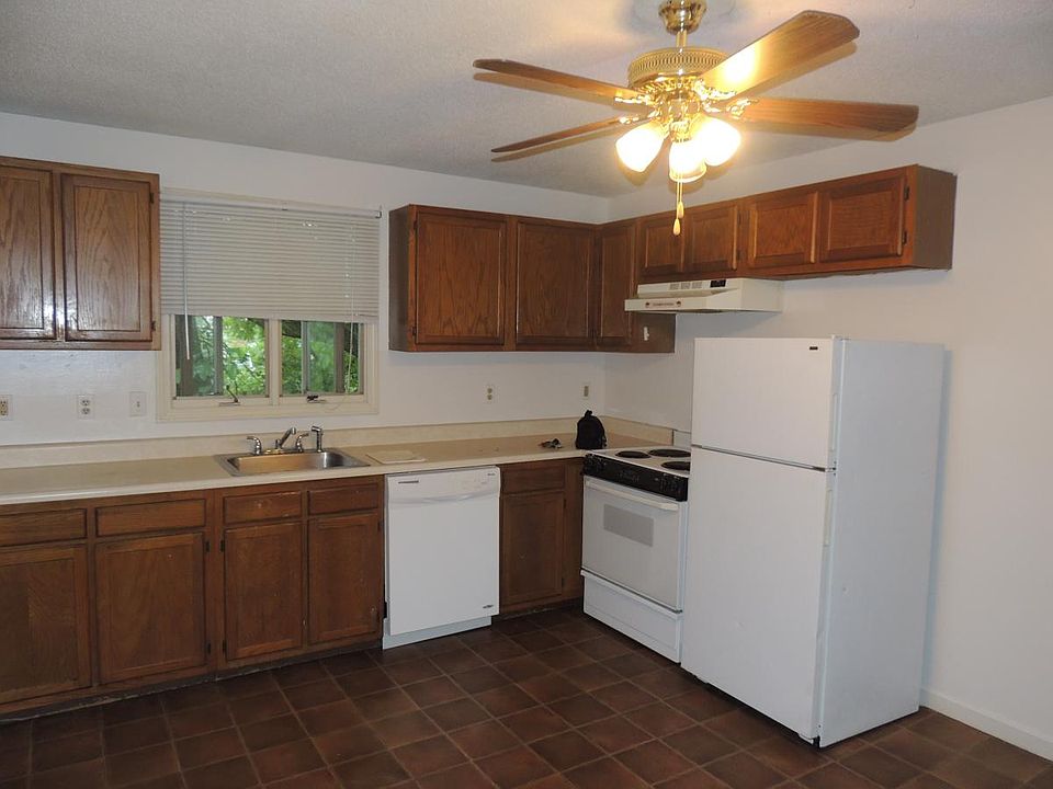 2nd image of 79 Franklin St APT 3