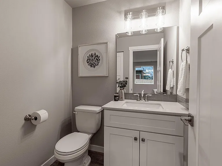 1913 Hoyt Ave — Photo 14