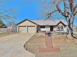 1033 S Meadow Ln, Mustang, OK 73064