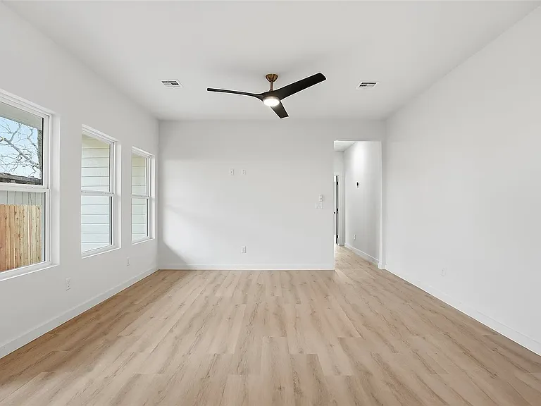 1435 N Main St #B — Photo 25