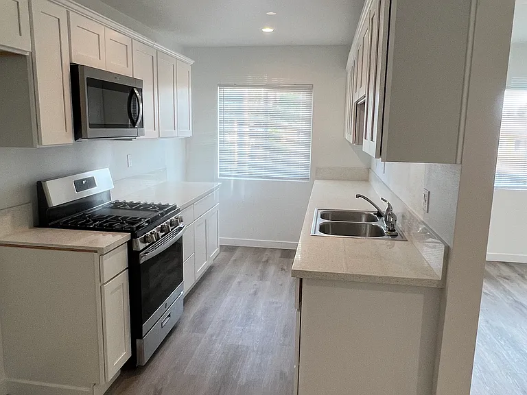 4800 August St #11 — Photo 1
