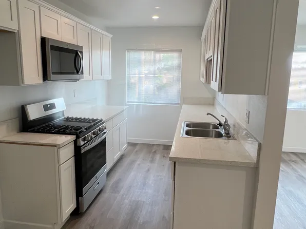 4800 August St APT 11, Los Angeles, CA 90008
