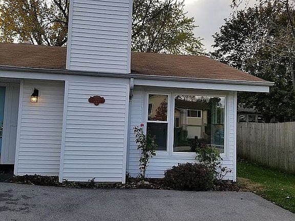 3rd image of 223 Lexington Dr