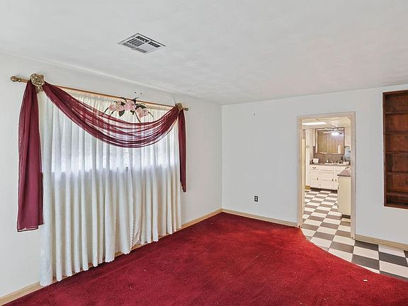 4th image of 818 Waltham St