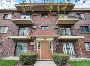 941 N Rohlwing Rd APT 101D, Addison, IL 60101