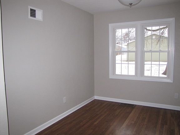 4th image of 710 N Niles Ave