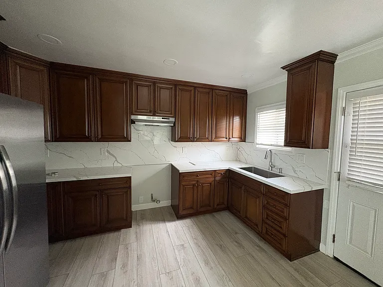1702 Felton Ln — Photo 15