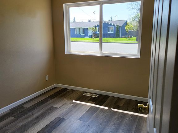 5th image of 2111 E Viewmont Dr