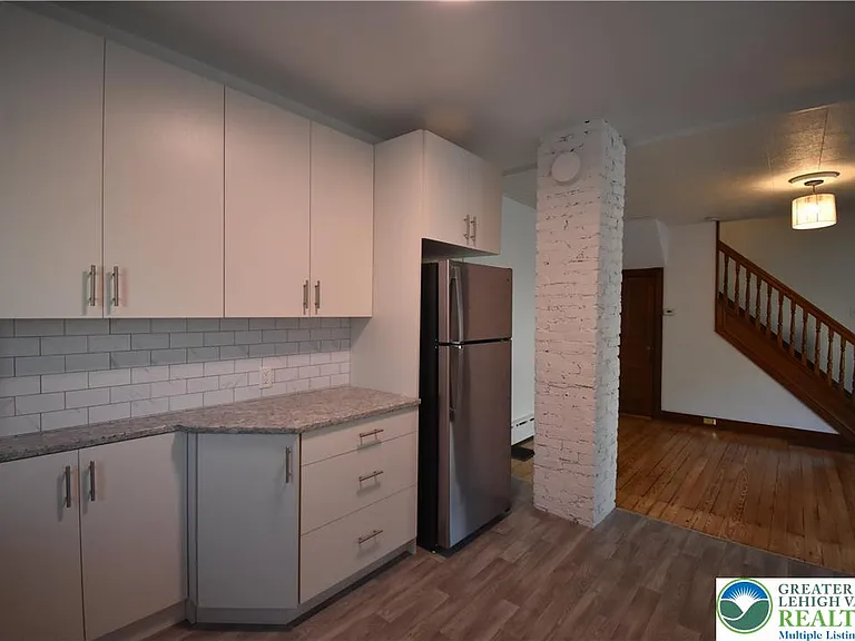 204 N 9th St — Photo 16