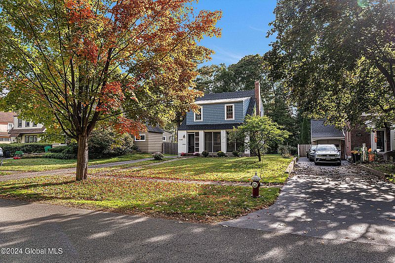 2nd image of 1126 N Country Club Drive