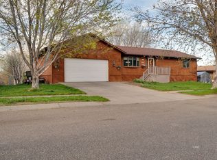 7425 Castle Rock Lake Dr, Colstrip, MT 59323