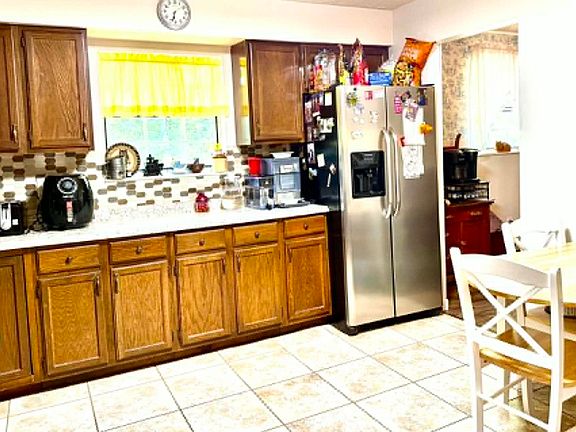 4th image of 3740 Evergreen Dr
