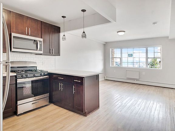 4th image of 319 Beach 65th St Fl 1