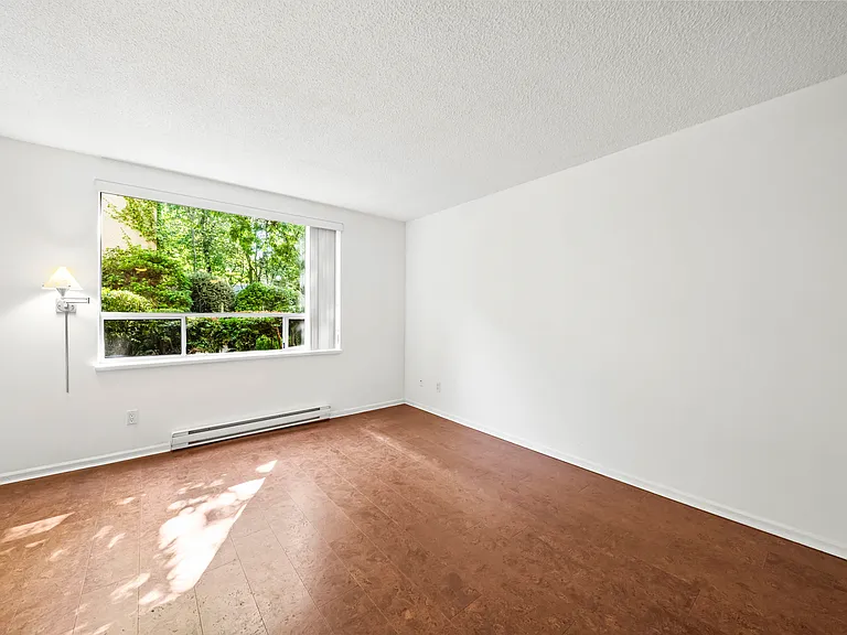 1050 Broughton St — Photo 6