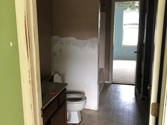5th image of 986 Millcreek Dr
