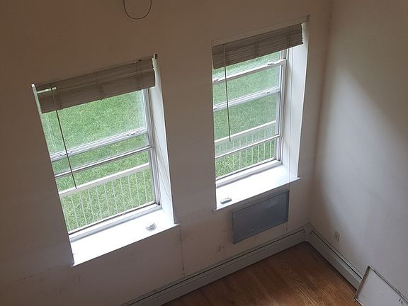5th image of 102 Clifton Pl APT 1B