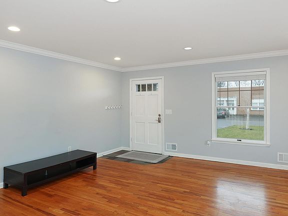 Large Inviting Living Room
