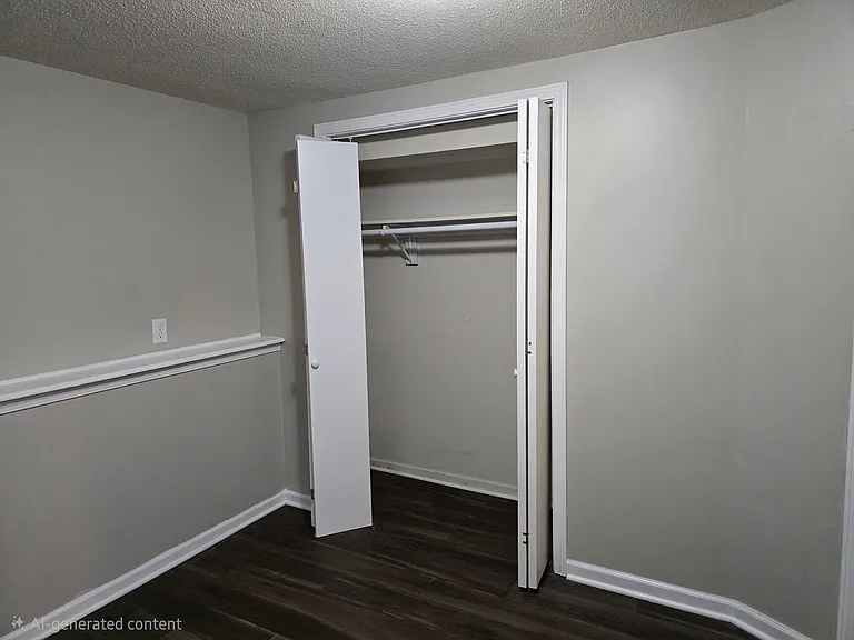 5814-5816 NW Walnut Ct — Photo 16