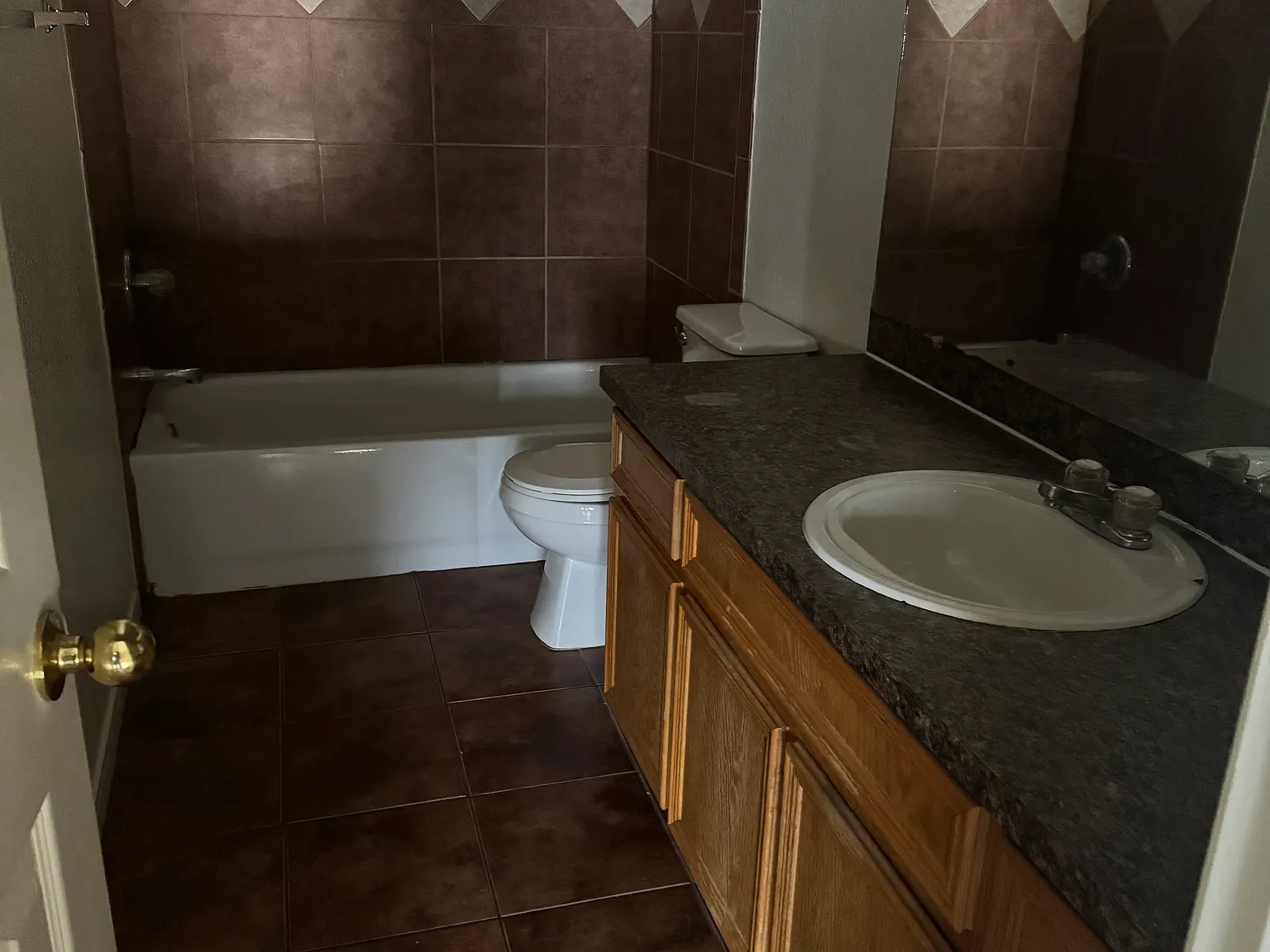 1006 Lansberry Ct — Photo 3